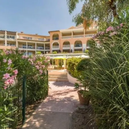 Premium Face A La Baie De St-tropez A 100m De La La Garonnette-Plage